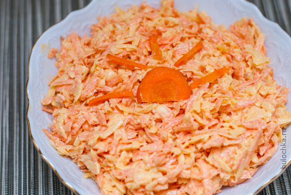 Салат «Солнышко» с сыром и морковью готов!