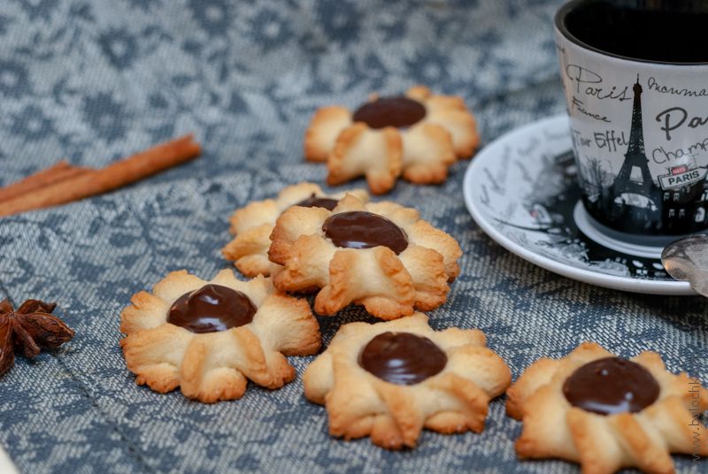 Печенье курабье с шоколадом готово!