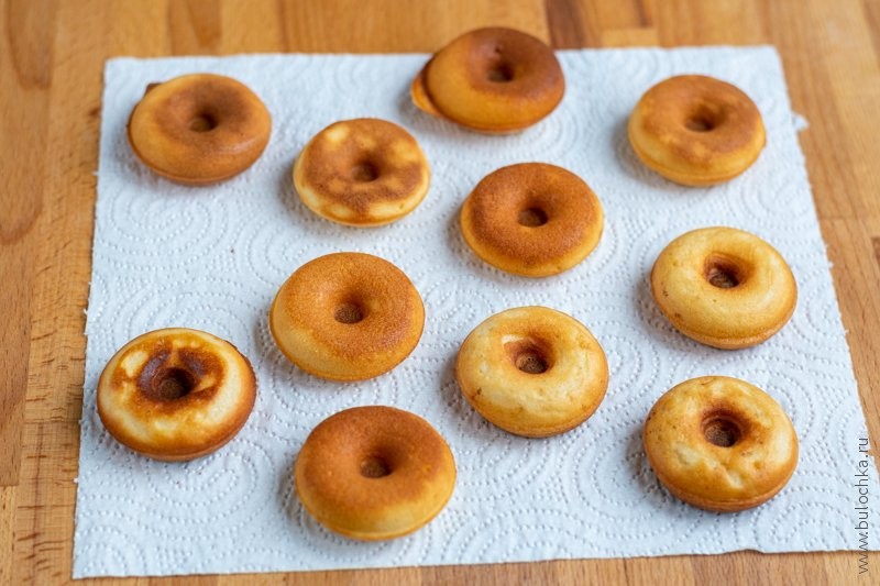 Пончики в мультипекаре — готовые пончики выкладываем на лист бумажного полотенца