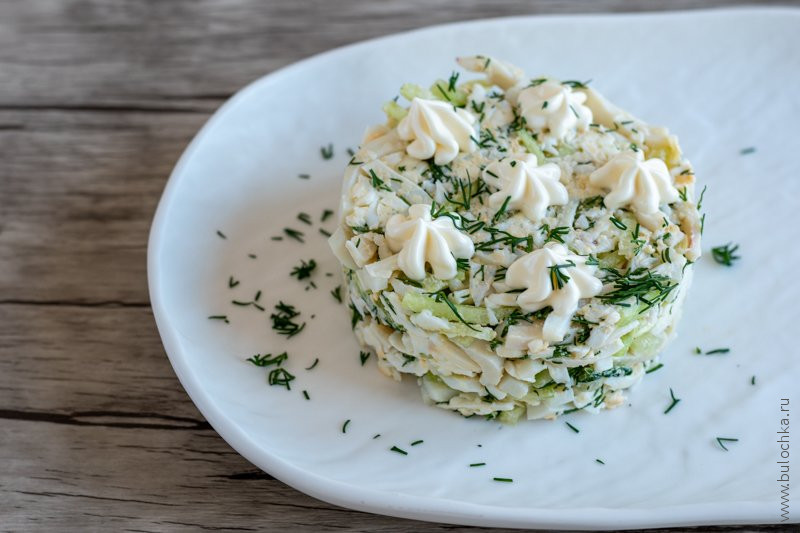 Салат с кальмаром, свежим огурцом и сыром — готовый салат