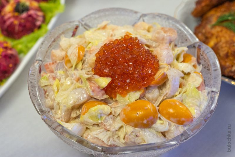 Праздничный салат — рецепт салата «Морская жемчужина» с креветками, икрой и красной рыбой