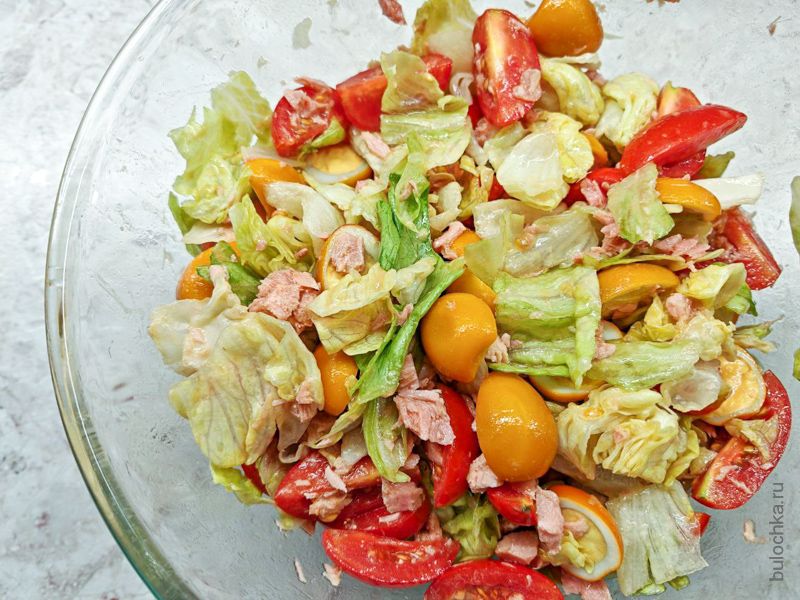 Готовим салат с консервированным тунцом, каперсами и необычной заправкой